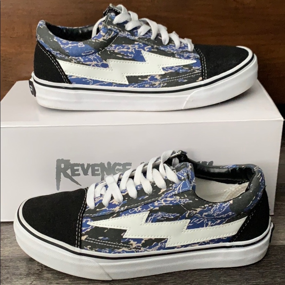 Revenge X Storm Ian Connor blue Camo size 6 in men